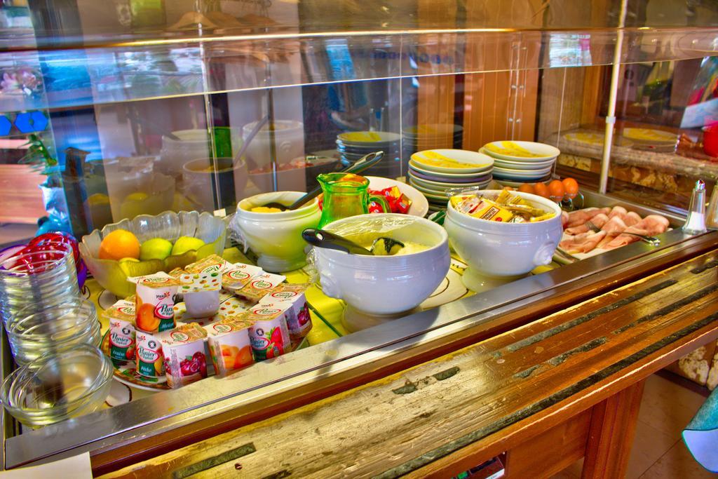Logis Hotel Restaurant Le Chalet Du Mont Roland Sampans Экстерьер фото