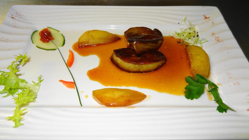 Logis Hotel Restaurant Le Chalet Du Mont Roland Sampans Экстерьер фото